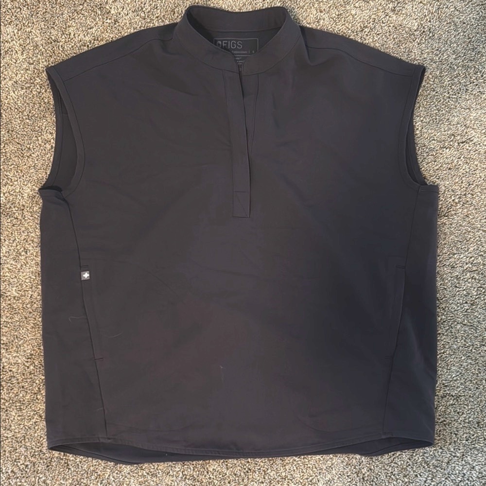 FIGS Women Rafaela Scrub Top - Charcoal/S